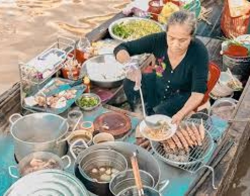 CAI RANG FLOATING MARKET